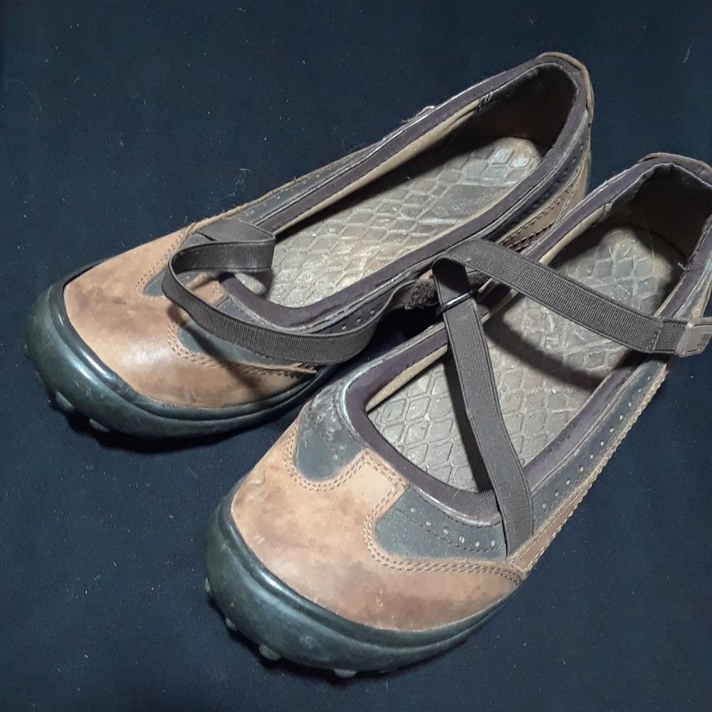 Cruise/Vacation essential.  Comfort shoes.  Merrell choc brown shoes sz. 5